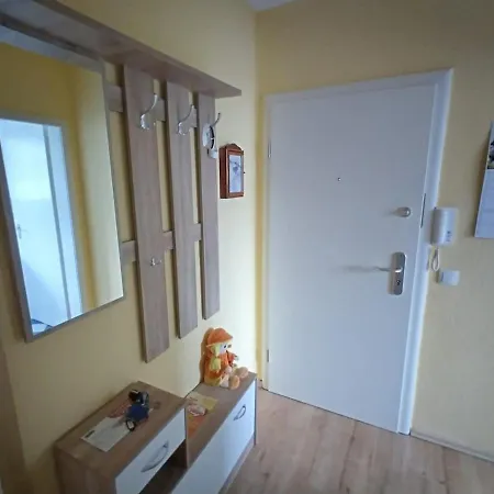 Apartment Quiet Rustic 70qm South Full Furniture Near Ubahn Bus